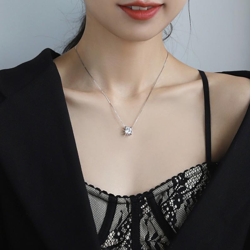 NO.196 S925 Sterling Silver Four-Claw Synthetic Moissanite Necklace Birthday Gift Minimalist Pendant Necklace Springtok