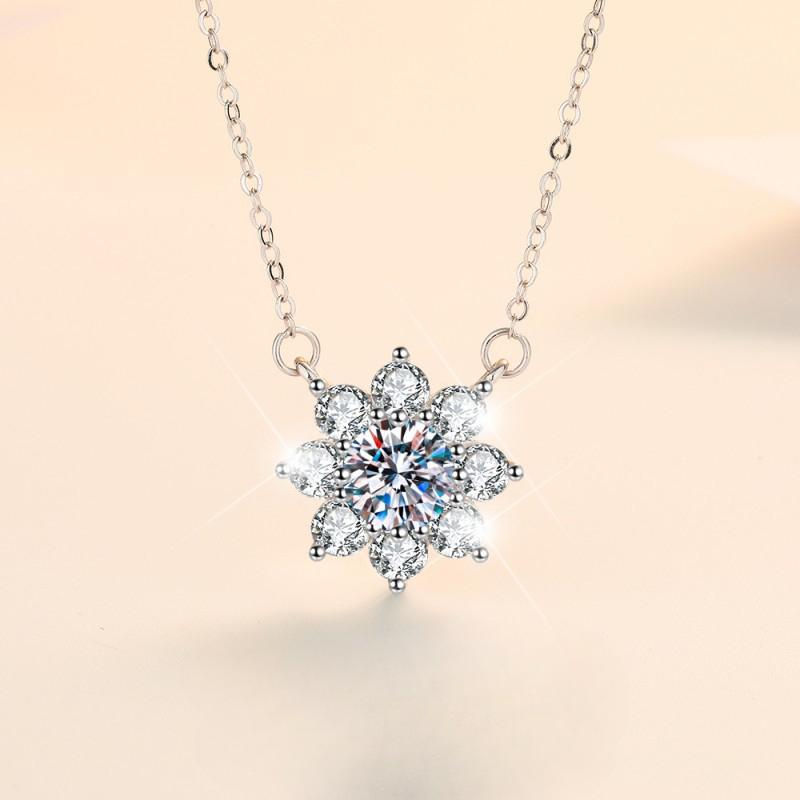 NO.200 S925 Sterling Silver Sunflower Synthetic Moissanite Necklace Birthday Gift Minimalist Pendant Necklace Springtok