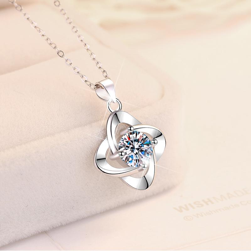 NO.208 S925 Sterling Silver Four Petals During the synthetic Moissanite During elegant luxury daily life woman birthday gift engagement Springtok