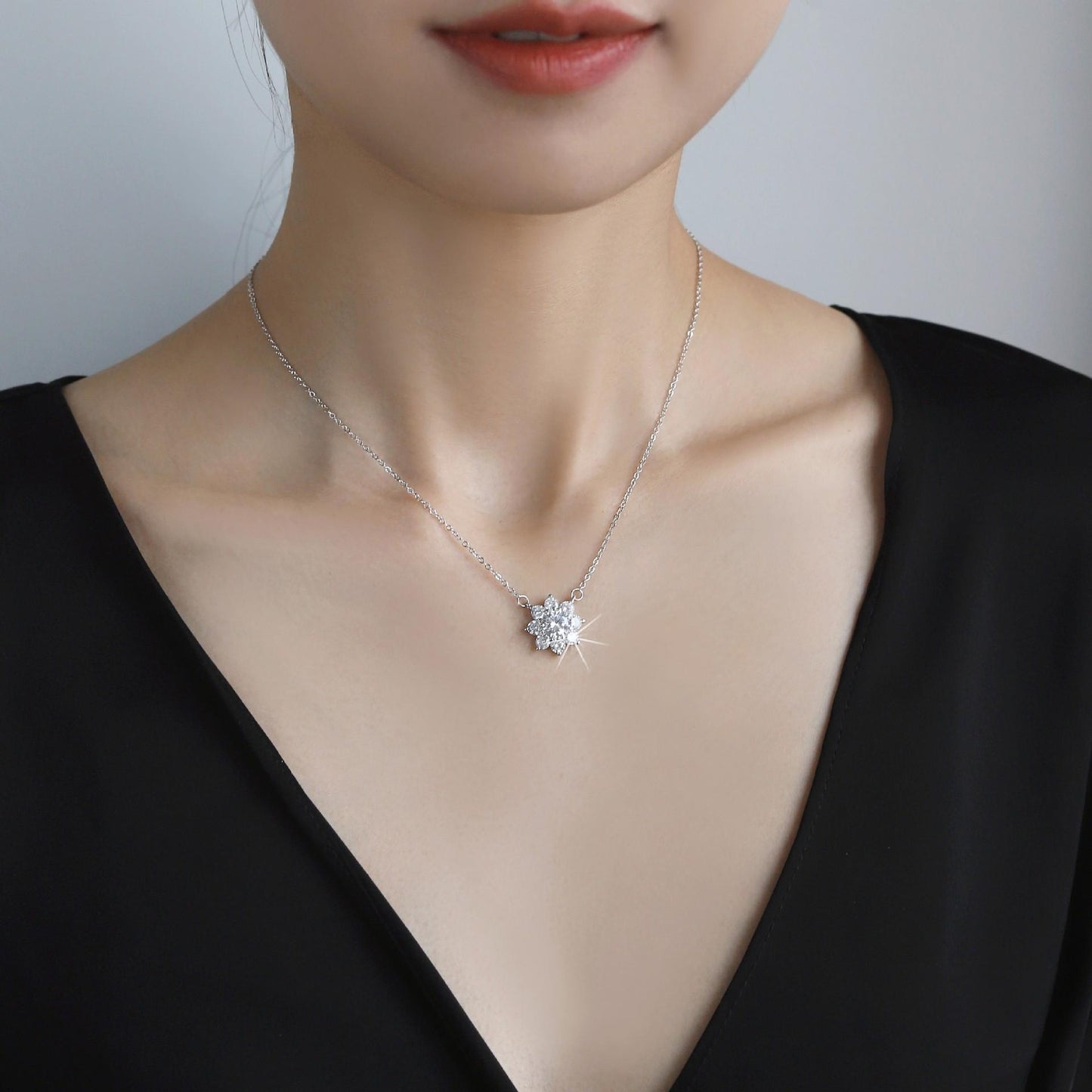 NO.200 S925 Sterling Silver Sunflower Synthetic Moissanite Necklace Birthday Gift Minimalist Pendant Necklace Springtok
