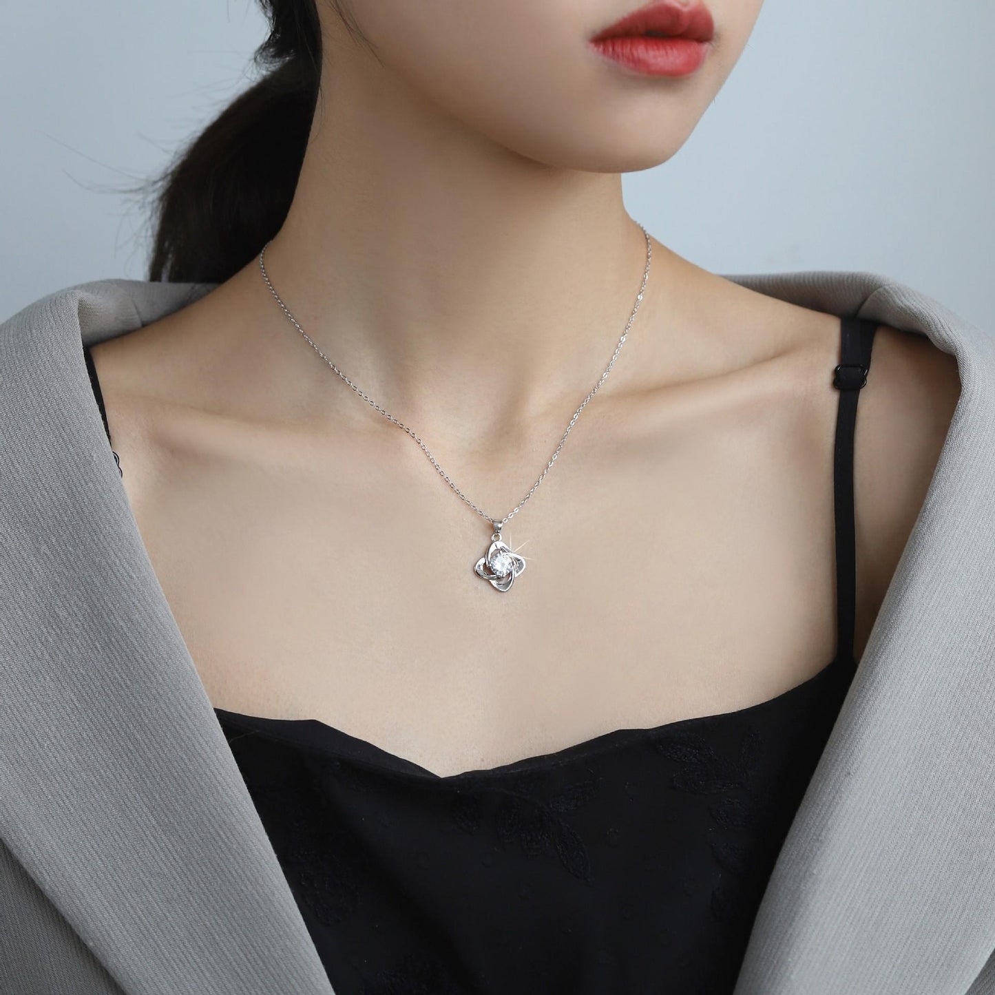 NO.208 S925 Sterling Silver Four Petals During the synthetic Moissanite During elegant luxury daily life woman birthday gift engagement Springtok