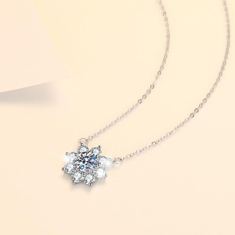 NO.200 S925 Sterling Silver Sunflower Synthetic Moissanite Necklace Birthday Gift Minimalist Pendant Necklace Springtok