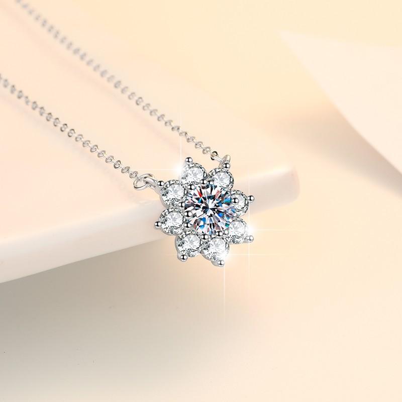 NO.200 S925 Sterling Silver Sunflower Synthetic Moissanite Necklace Birthday Gift Minimalist Pendant Necklace Springtok