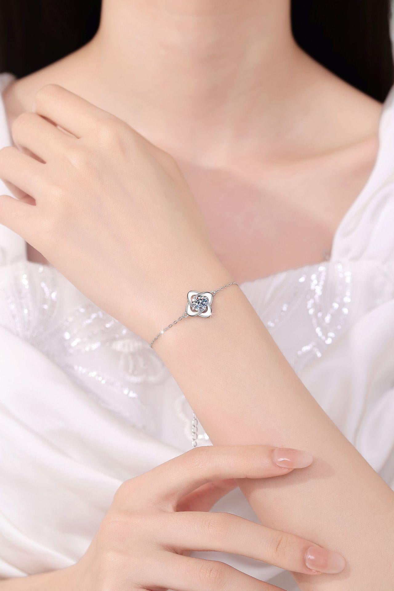 NO.142 925 Sterling Silver Four Petals Bracelet Synthetic Moissanite Bracelet