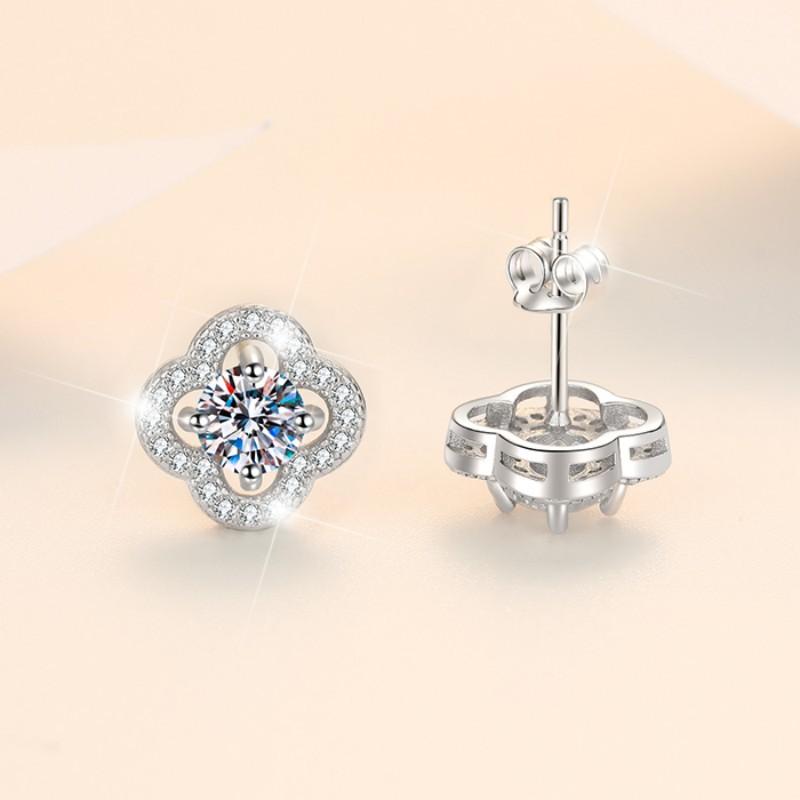 NO.166 S925 Sterling Silver Four Petals Ear Stud Synthetic Moissanite Stud Earrings Glittering daily life Earrings Springtok