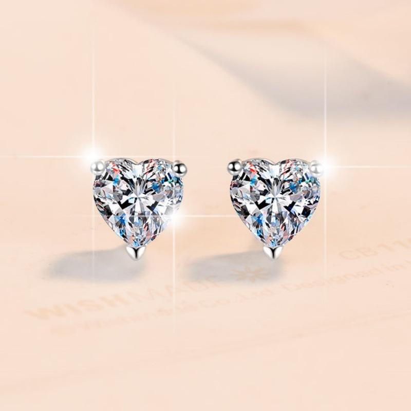 25. S925 Sterling Silver Heart-Shaped Earrings Synthetic Moissanite Earrings