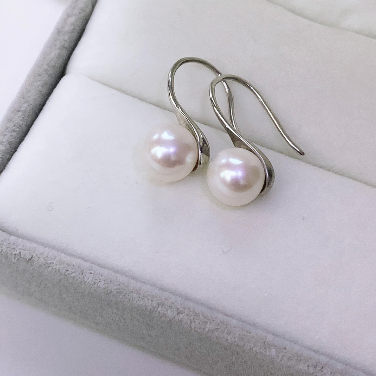 Natural freshwater round pearl earrings /6-7mm subtle blemish Pearl /S925 sterling silver high heel shaped ear hooks