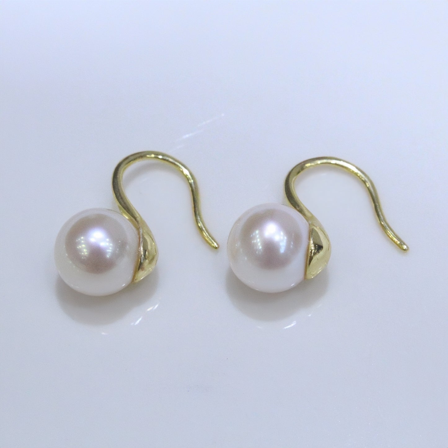 Natural freshwater round pearl earrings /6-7mm subtle blemish Pearl /S925 sterling silver high heel shaped ear hooks