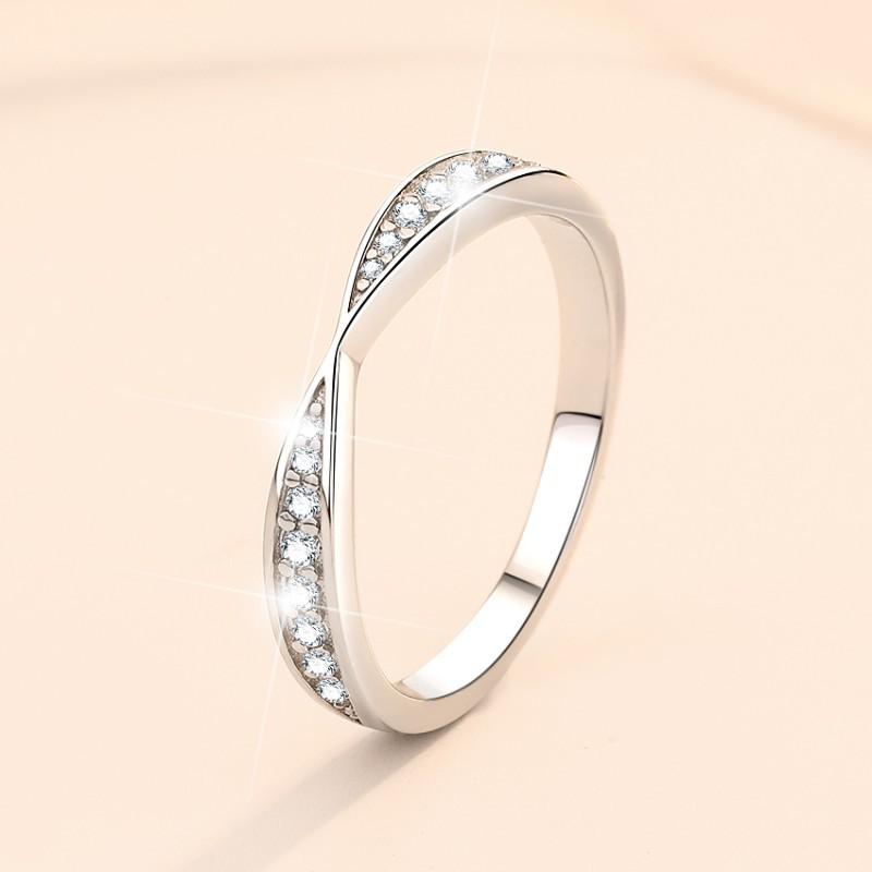 94.S925 Sterling Silver Small X-Shaped Ring Synthetic Moissanite Ring