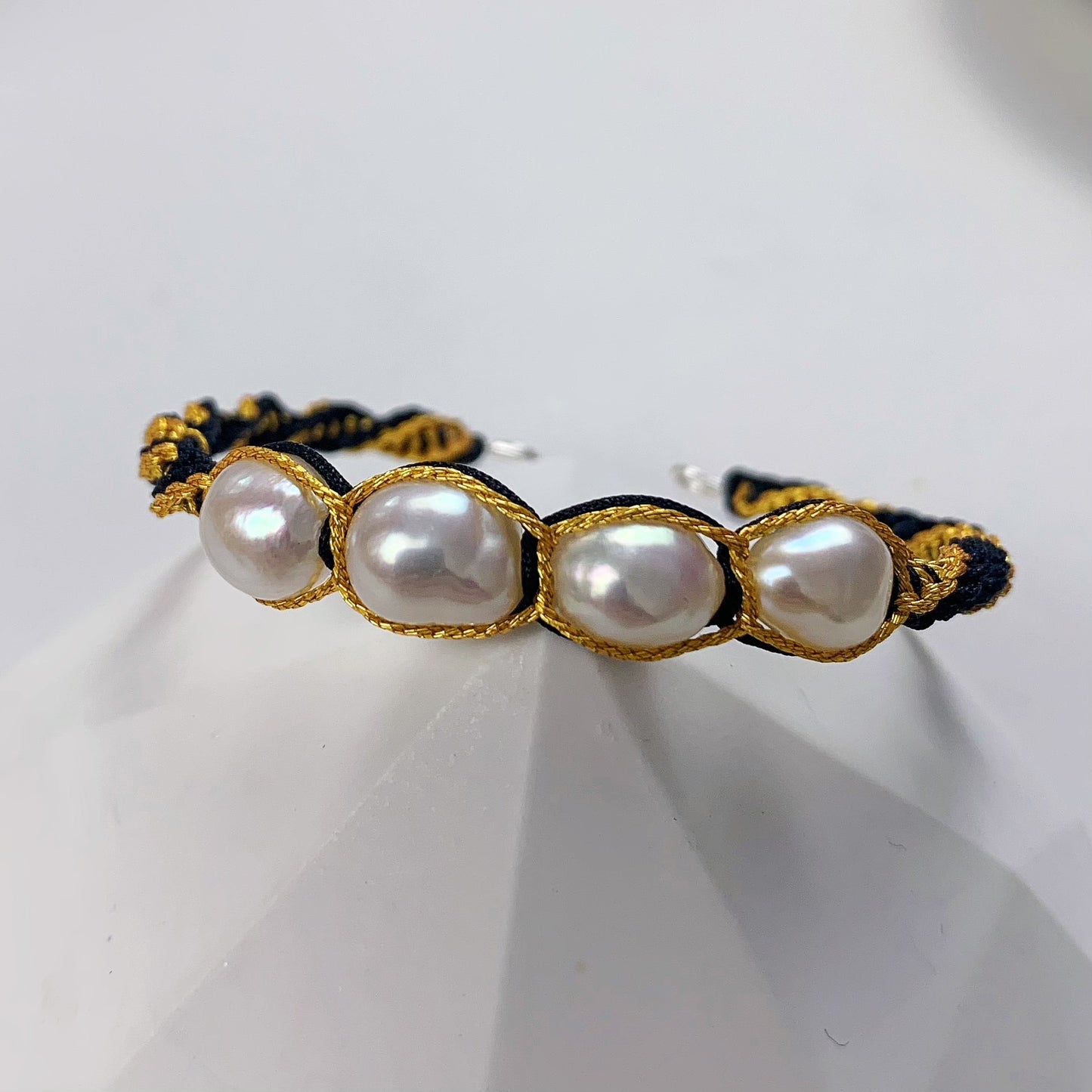 113.Spiral Baroque Pearl Bracelet