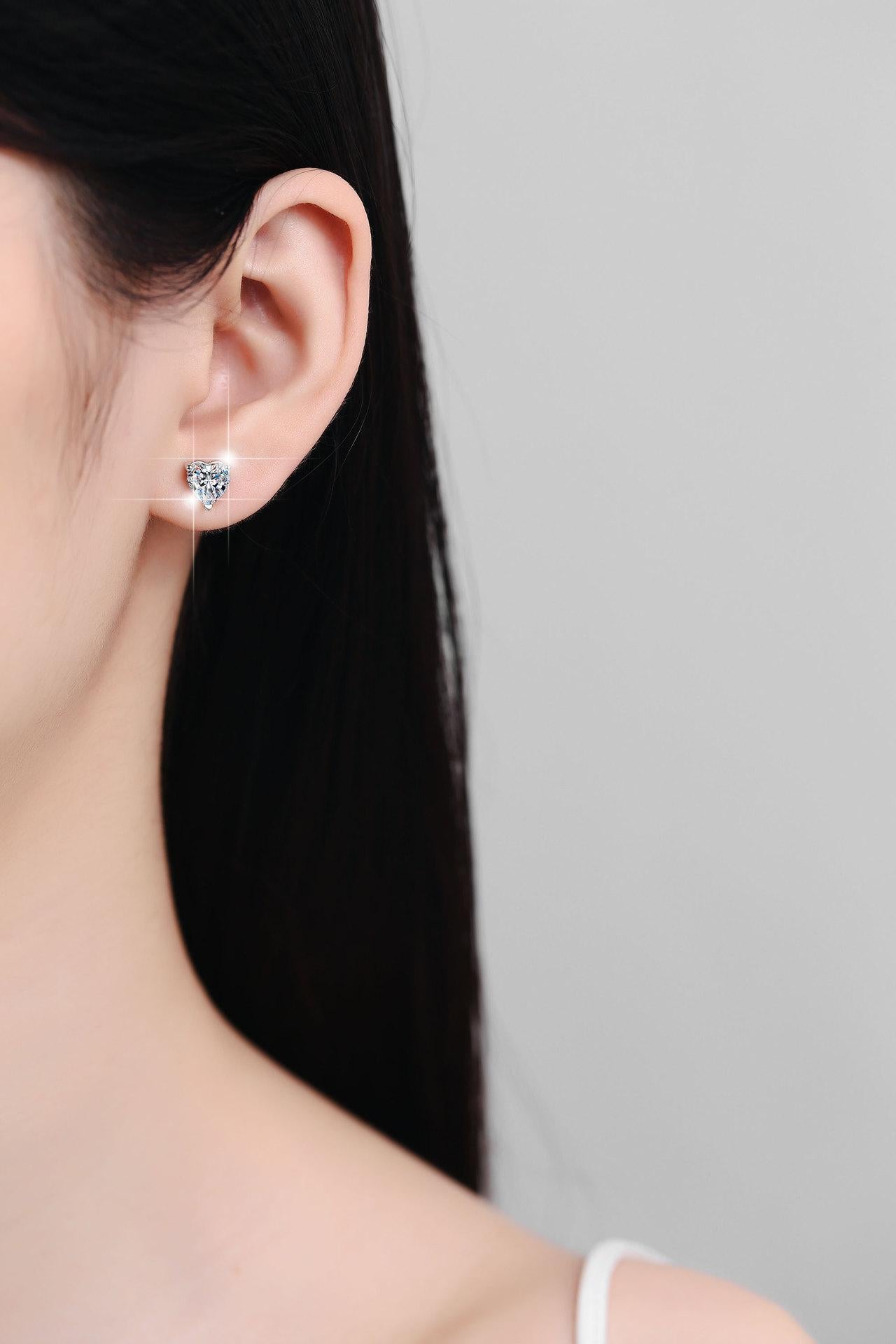 NO.168 S925 Sterling Silver Heart-Shaped Earrings Synthetic Moissanite Earrings Glittering daily life Earrings Springtok