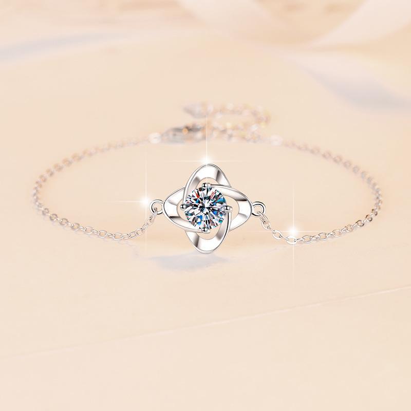 40. 925 Sterling Silver Four Petals Bracelet Synthetic Moissanite Bracelet