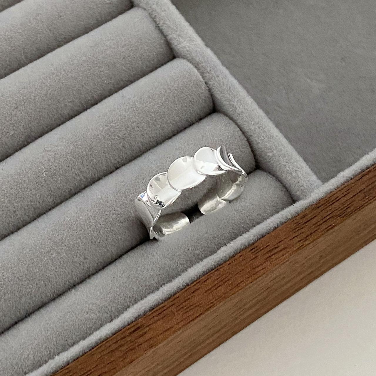 S925 Sterling Silver Fish Scale Round Disc Ring for Women - 549(45%)