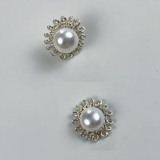 34.Small flower pearl stud earrings