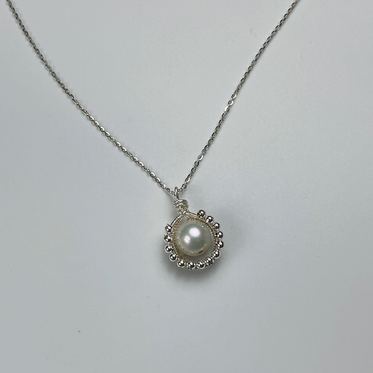 62.Edison pearl necklace with bead lace