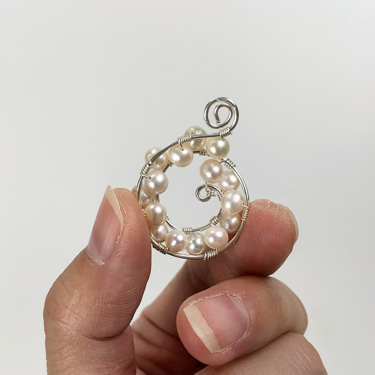 64.Small conch pearl pendant