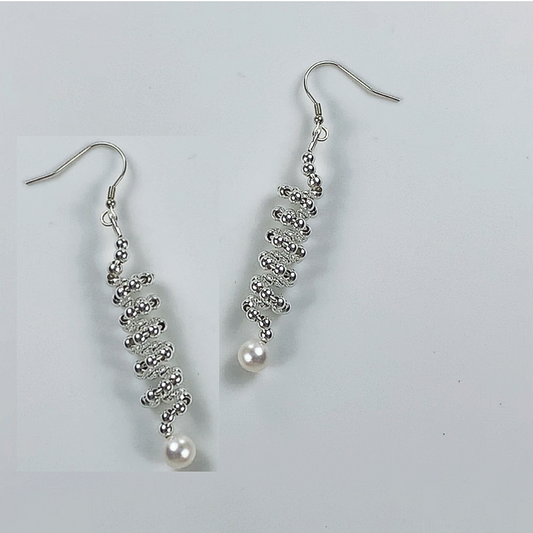 69.Spiral pearl earrings