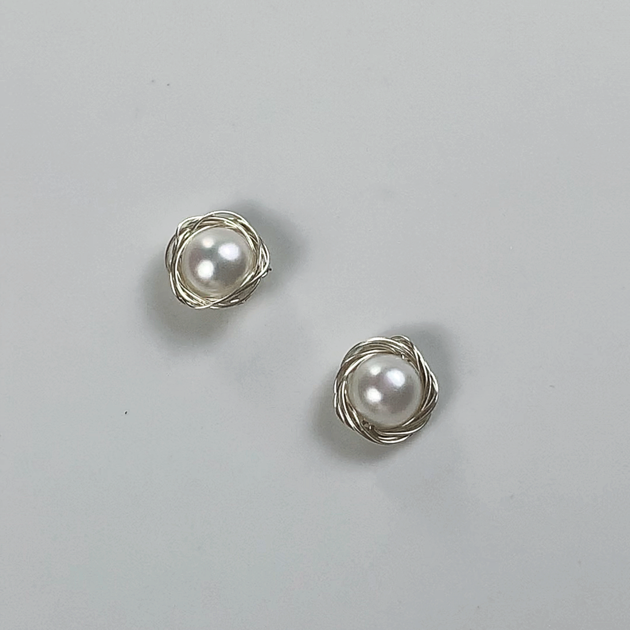 78.Pearl stud earrings