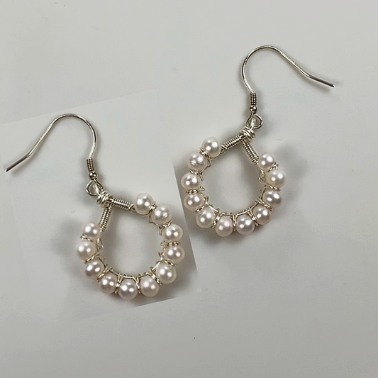 86.Small hoop pearl earrings