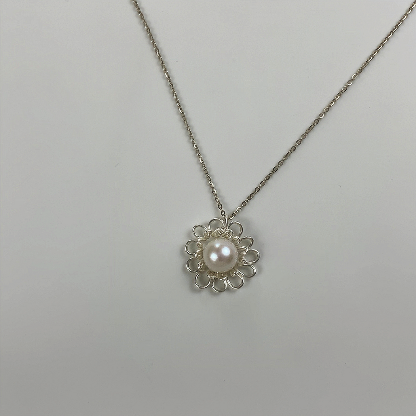 89.Lace Edison pearl pendant