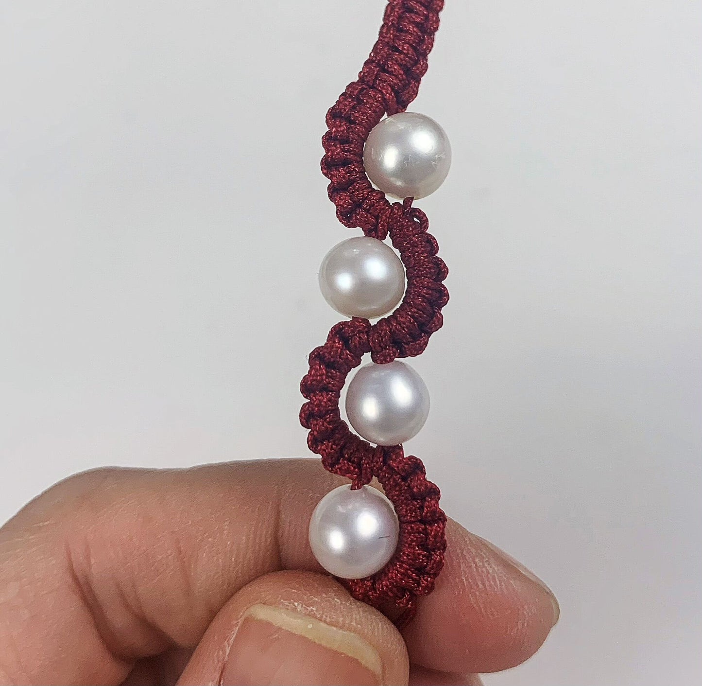 2.Original hand-knitted S-shaped pearl bracelet